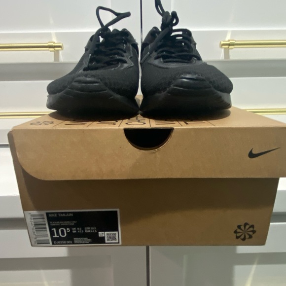 Nike TANJUN Size 10.5 Black - Picture 3 of 3